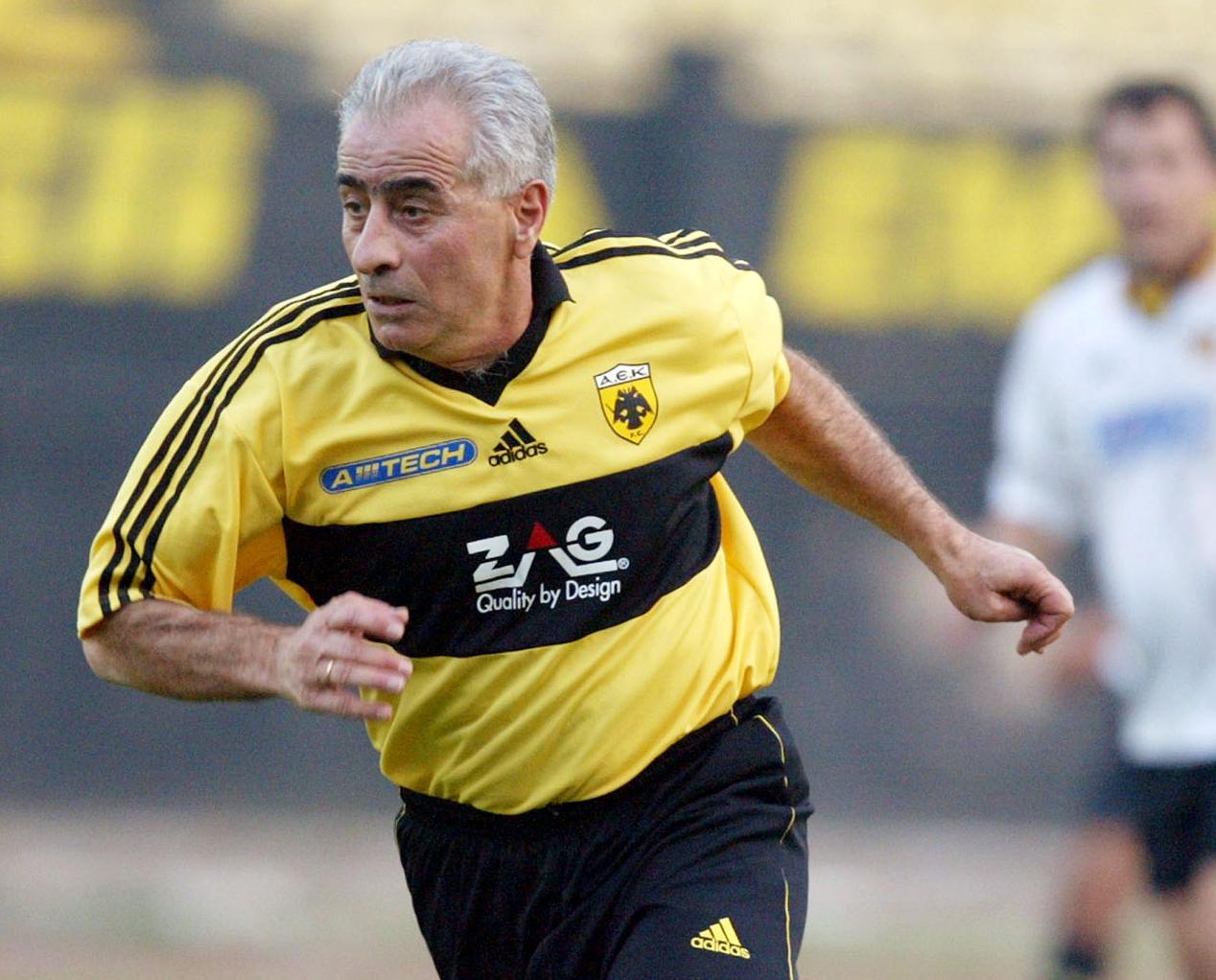 Θρήνος στο ελληνικό ποδόσφαιρο: Πέθανε ο θρυλικός Μίμης Παπαϊωάννου σε  ηλικία 81 ετών - Η σπουδαία καριέρα με τη φανέλα της ΑΕΚ