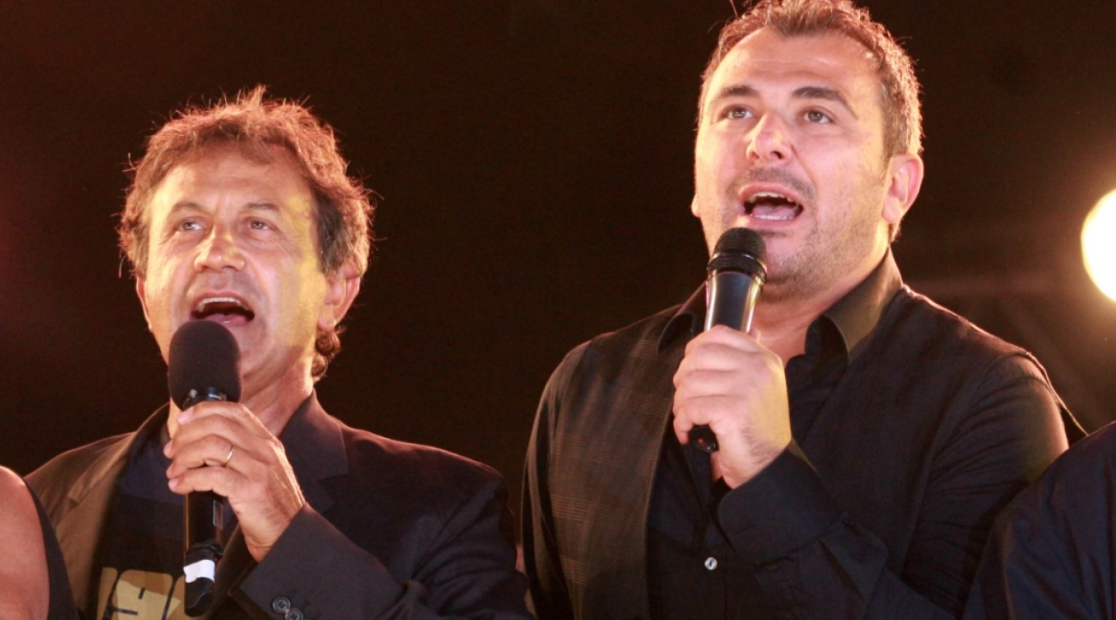 Γιώργος Νταλάρας και Αντώνης Ρέμος στη συναυλία του 2009 «50 Χρόνια Λευτέρης Παπαδόπουλος»