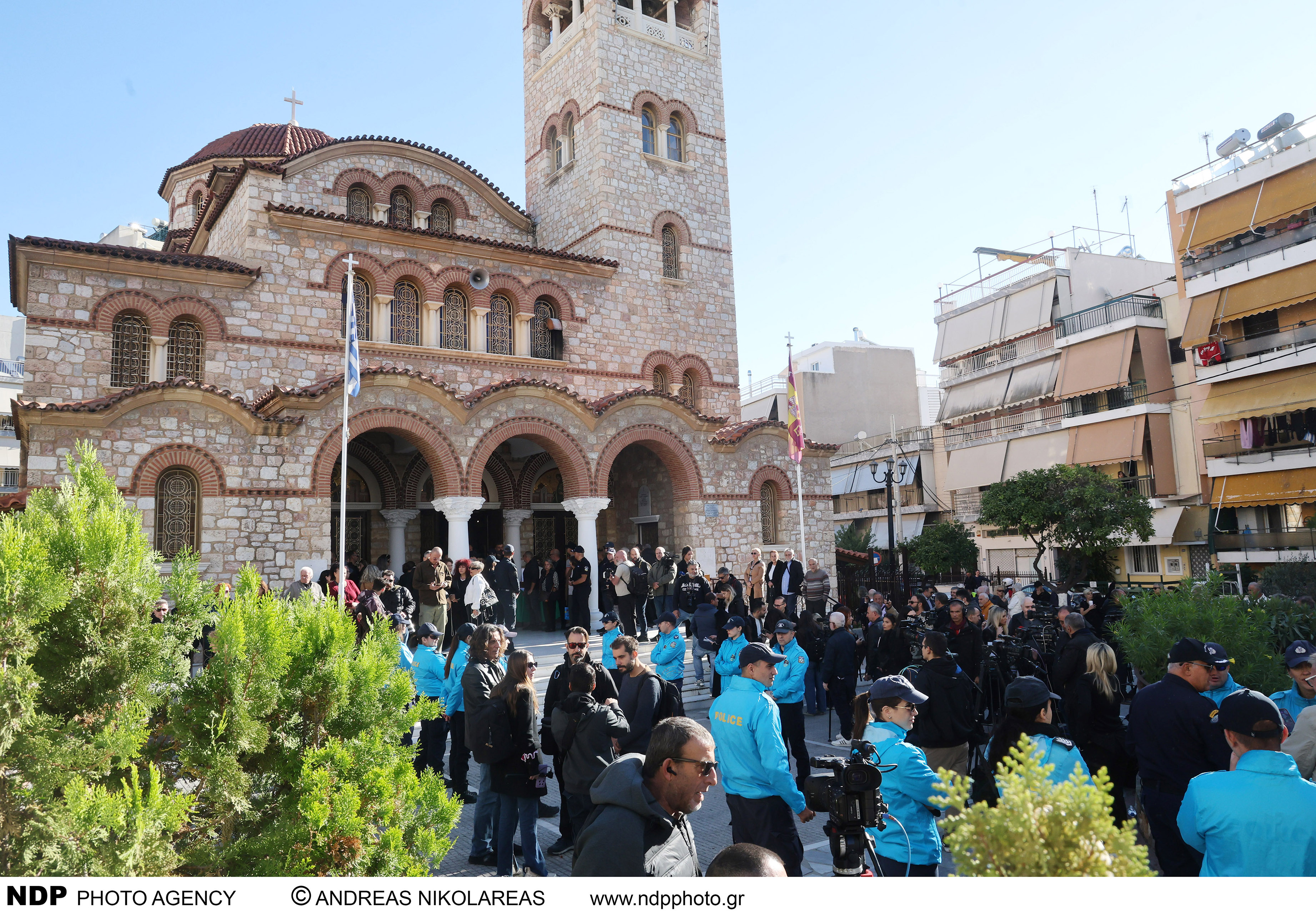 Σε κλίμα βαθιάς συγκίνησης πραγματοποιήθηκε το πρωί της Κυριακής 18 Οκτωβρίου 2026 το 40ήμερο μνημόσυνο του Γιώργου Μαζωνάκη, στον Ιερό Ναό Αγίας Τριάδας στη Νίκαια.