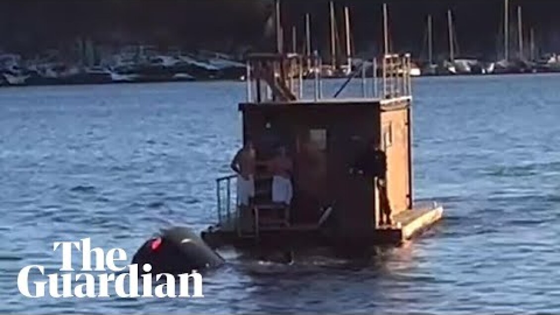 Floating sauna rescues Tesla drivers from Oslo fjord