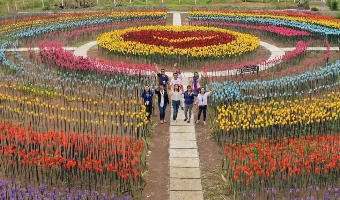 tulips-made-from-upcycled-plastic-bottles