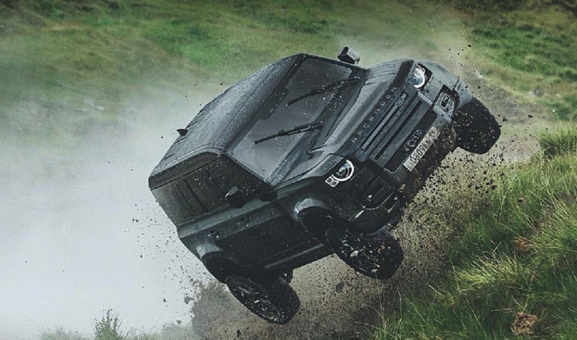 land-rover-defender-stunts-no-time-to-die-1_77761_377249_type13028