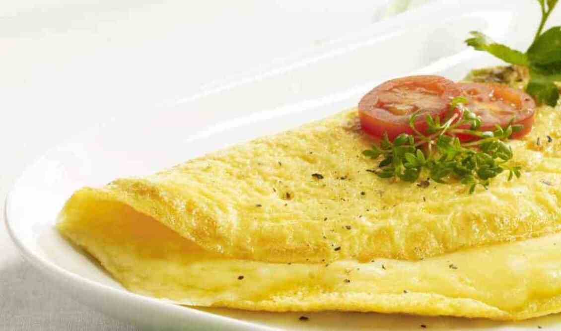gallery-1476812912-how-to-make-omelette