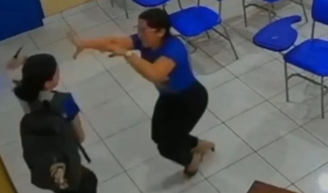 Ασύλληπτο περιστατικό στη Βραζιλία: Μαθήτρια 17 χρόνων επιτέθηκε με μαχαίρι στην καθηγήτριά της - Κατάφερε να αποδράσει (Βίντεο)