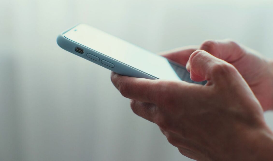 SOS νέα απάτη: Επιτήδειοι στέλνουν SMS με δήθεν πρόστιμα για παραβάσεις του ΚΟΚ