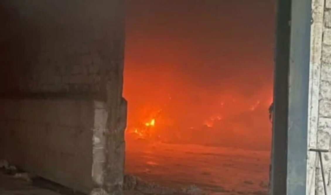 Τρίκαλα: Φωτιά σε εργοστάσιο βαμβακιού - Στις φλόγες έξι αποθήκες