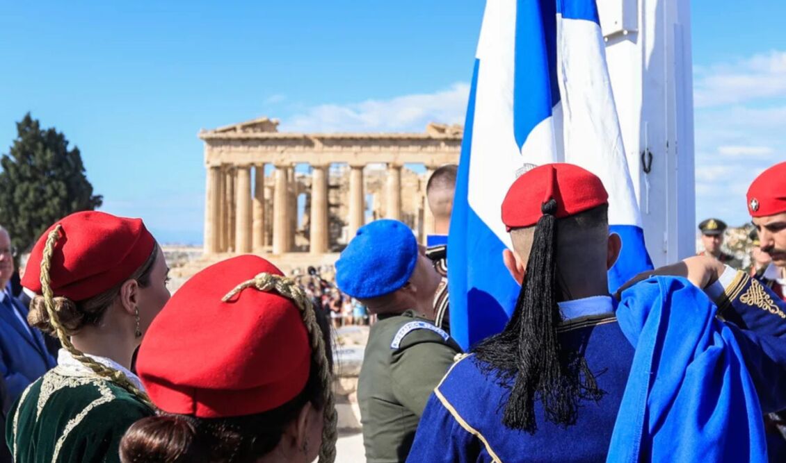 82η επέτειος Απελευθέρωσης της Αθήνας: Έπαρση της Σημαίας στον Ιερό Βράχο της Ακρόπολης