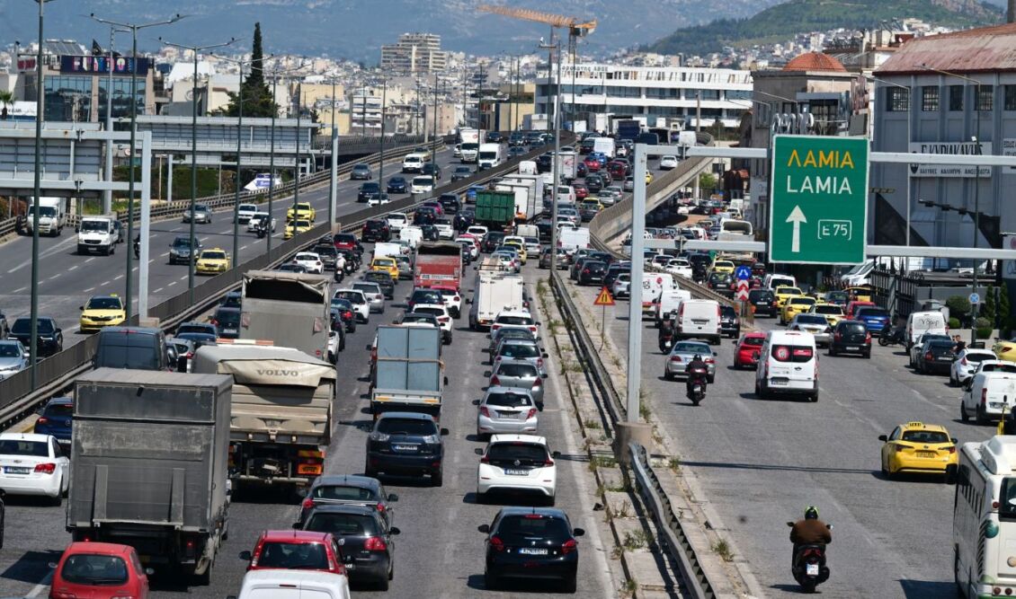 Κίνηση στους δρόμους: Σύγκρουση οχημάτων στη λεωφόρο Αθηνών - Καθυστερήσεις σε Κηφισό και Αττική Οδό