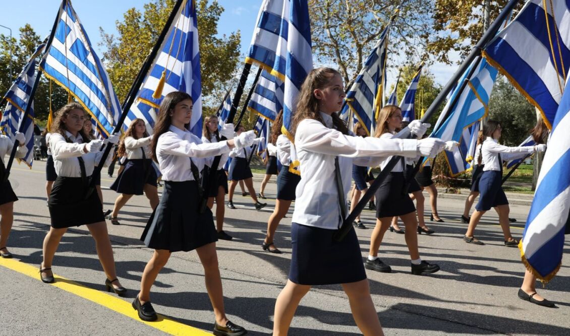 Μαθητική παρέλαση για την 28η Οκτωβρίου με σημαίες