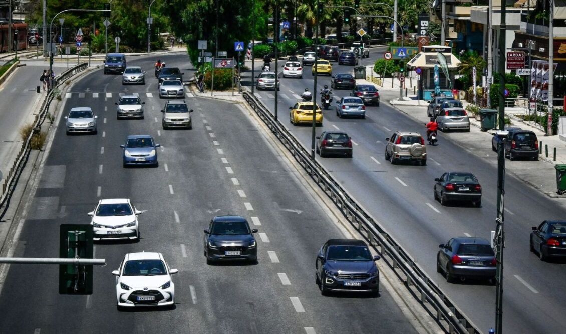 Παλαιό Φάληρο: Κυκλοφοριακά προβλήματα στην Ποσειδώνος λόγω εκτροπής οχήματος