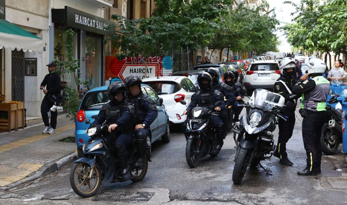Εξάρχεια: Λήξη συναγερμού για το ύποπτο αντικείμενο - Αποκαταστάθηκε η κυκλοφορία (Βίντεο)