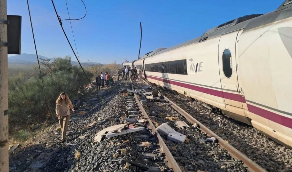 Συγκρούστηκαν τρένα στο Τολέδο της Ισπανίας: Τουλάχιστον δέκα νεκροί  (Εικόνες & Βίντεο)