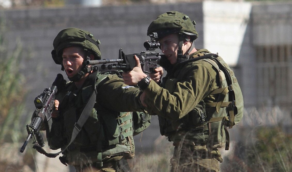 israeli-soldiers-shooting-at-palestinian-protestors-against-illegal-settlement-construction-in-al-jalzoo_0