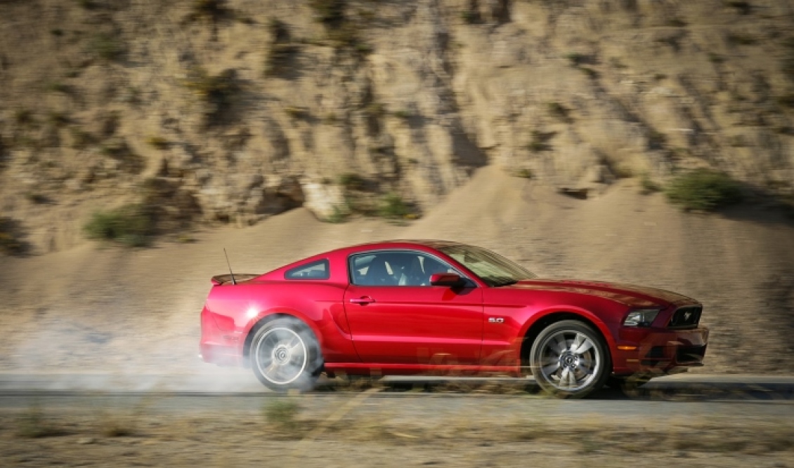 mediadefaultimages2013-ford-mustang-gt-side-in-motion