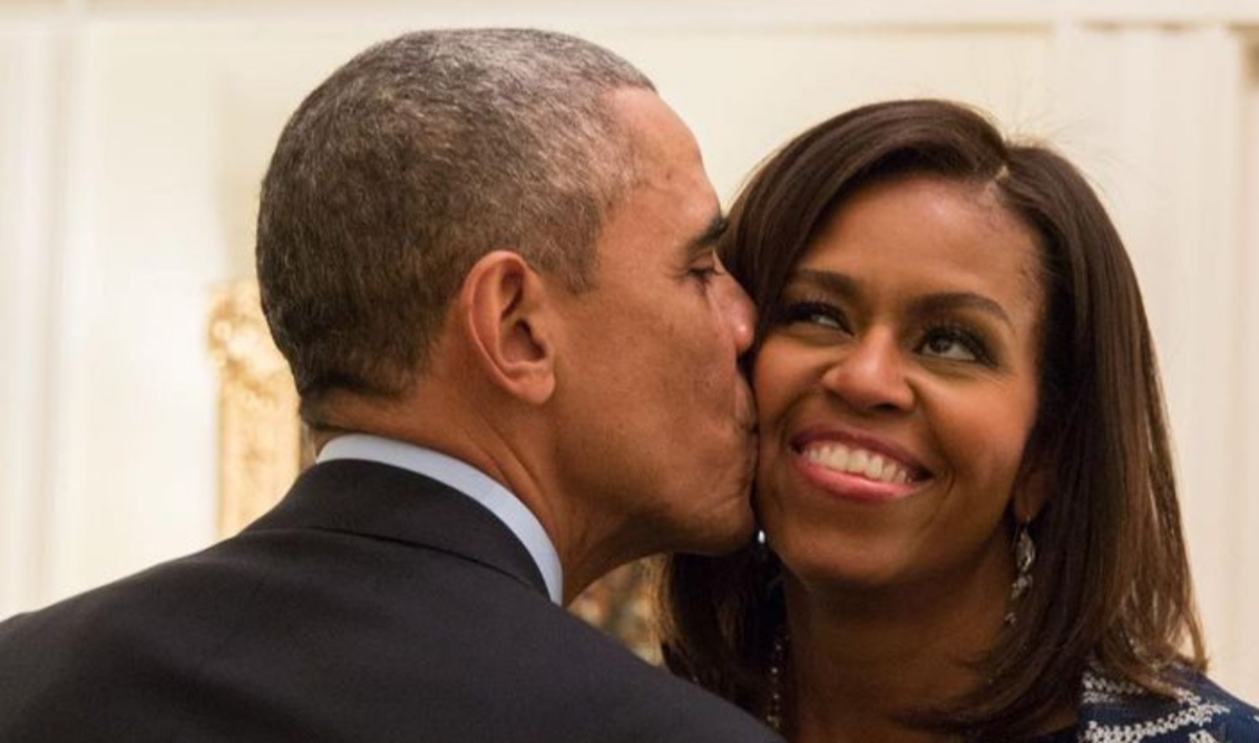 1-michelle-obama-barack-kiss
