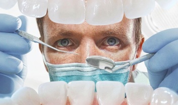 2632_dentist-treating