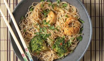 recipe_main_noodles-me-garides-kai-brokolo