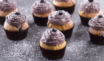 recipe_main_akis-petretzikis-blueberry-cupcakes-site