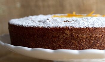 olive-oil-cake-side-view