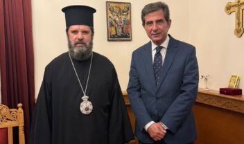Κώστας Γκιουλέκας: Συνάντηση με τον Αρχιεπίσκοπο Αλβανίας Ιωάννη στα Τίρανα