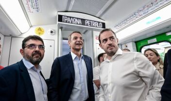 Κυριάκος Μητσοτάκης: Έκανε το πρώτο δρομολόγιο με τον ανακατασκευασμένο συρμό του ΗΣΑΠ - "Πολιτική προτεραιότητα η αναβάθμιση των ΜΜΜ"
