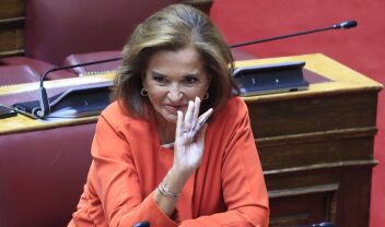 Η Ντόρα, ο Κυριάκος και το Επικρατείας: Μια εκκρεμότητα που μπορεί να εξελιχθεί σε δύσκολο πολιτικό γρίφο για τη Νέα Δημοκρατία