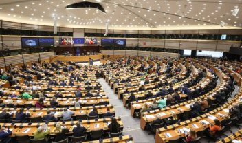Το Ευρωπαϊκό Κοινοβούλιο καταγγέλλει τις ρωσικές εκλογές ως ''παρωδία''