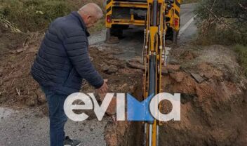 Κακοκαιρία στην Εύβοια: Διακόπηκε η κυκλοφορία στη Γέφυρα Καλυβίτη, υποχώρησε το έδαφος σε δρόμο που συνδέει τα Ψαχνά με τον Σταυρό (Βίντεο)
