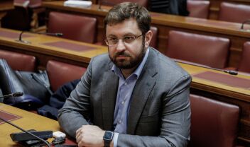 Ζαχαριάδης στα Παραπολιτικά 90,1: "Θα εκτιμηθεί πόσο βοήθησε ή όχι το άρθρο που αποκαλούσε 'βλάκα' τον Ανδρουλάκη - Ο εμφύλιος στον προοδευτικό χώρο δεν βοηθά"