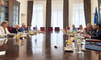 Aλεξάνδρα Παπαδοπούλου συνάντηση με υφυπουργό Άμυνας Ινδίας