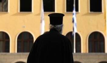 Σοκ στα Γρεβενά: Συνελήφθη ιερέας για revenge porn 