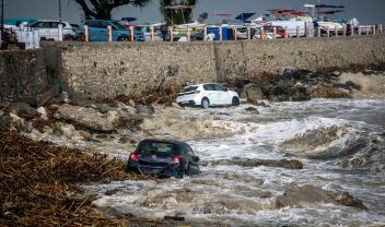 Τραγικός ο απολογισμός από την κακοκαιρία στη Ρόδο: Ένας νεκρός, πάνω από 30 διασώσεις και 200 αντλήσεις υδάτων, έπεσαν 264 χιλιοστά βροχής