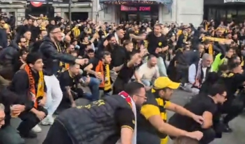 Πανζουρλισμός από τους φίλους της ΑΕΚ: "Ξεσήκωσαν" το Λονδίνο με συνθήματα πριν τον αγώνα κόντρα στη Σαχτάρ (Βίντεο)