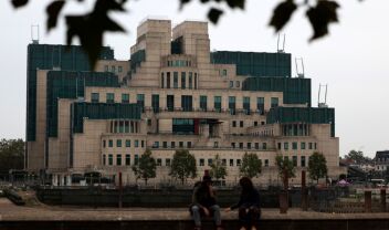  Επικεφαλής της MI5: Η τεχνητή νοημοσύνη "υπερενισχύει" τις τρομοκρατικές απειλές κατά της Βρετανίας
