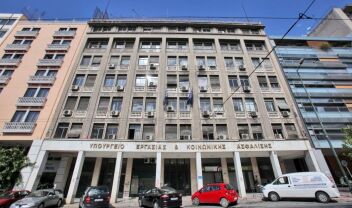 Aπάντηση του υπουργείου Εργασίας στον Τσουκαλά