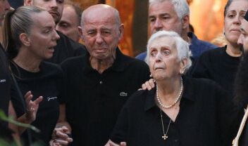 Ξεσπά η μητέρα του Γιώργου Μαζωνάκη: "Κλαίω συνέχεια, δικαίωση για το παιδί μου" (Βίντεο)