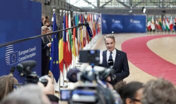 Σύνοδος Κορυφής ΕΕ: Δύο στρατόπεδα για το Πολυετές Δημοσιονομικό Πλαίσιο - Προειδοποίηση Μακρόν να κλείσει η συμφωνία πριν τις εκλογικές διαδικασίες του 2027 - Οι "κόκκινες γραμμές" Μητσοτάκη
