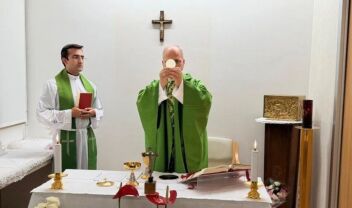 Πάπας Λέων ΙΔ: Οι πρώτες φωτογραφίες μετά την επέμβαση
