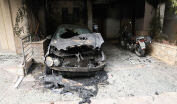 Ζωγράφου: Συνελήφθη 34χρονος για τον εμπρησμό στο αυτοκίνητο αντιδημάρχου - Η εντολή που φέρεται να έδωσε & ο πραγματικός στόχος της επίθεσης (Εικόνες & Βίντεο)