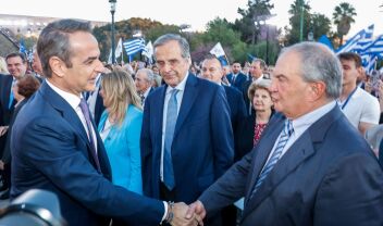 Πλάνο για άµεση προσέγγιση Καραµανλή, ώστε να "σβήσει" τη ζηµιά του Σαμαρά: Σε ρόλο μεσολαβητή ο Μητσοτάκης