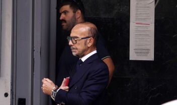 Θάνατος Γιώργου Μαζωνάκη: "Συνταγογραφώ σοβαρές εξετάσεις, δεν έχω σχέση με την ολιστική"