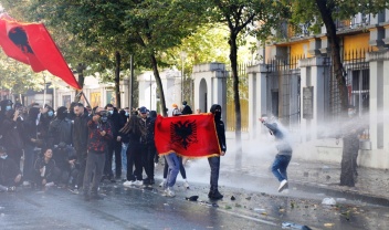 Επεισόδια στα Τίρανα