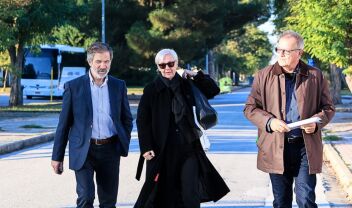 Δίκη για τα Τέμπη: "Εύχομαι να αποδώσετε δικαιοσύνη για να μπορέσουμε να πενθήσουμε τα παιδιά μας"