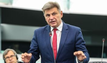 Ο Νικόλας Φαραντούρης στα Παραπολιτικά 90.1: Πάγος από την Ελλάδα στην ευρωπαϊκή χρηματοδότηση για τη Λιβύη μέχρι να αποσύρει την αναγνώριση του τουρκολιβυκού μνημονίου