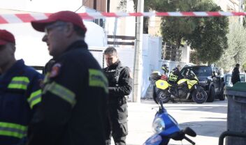 Χαϊδάρι: Συναγερμός για ύποπτο αντικείμενο που μοιάζει με χειροβομβίδα σε πάρκο - Εντοπίστηκε από συνεργείο καθαρισμού