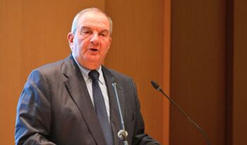 Καραμανλής: ∆εν θέλει να χρεωθεί ζηµιά σε βάρος της Ν∆ 