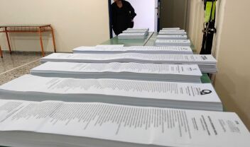 Τα "κρυφά" στοιχεία των τελευταίων δημοσκοπήσεων - Οι αναλύσεις των Ανδρέα Δρυμιώτη και Ζαχαρία Ζούπη