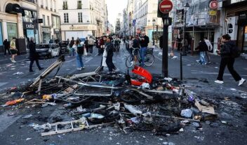 Γαλλία: Συνεχίζεται η απαγόρευση κυκλοφορίας για τρίτη νύχτα στο Παρίσι μετά τα βίαια επεισόδια