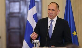Μπαράζ διπλωματικών κινήσεων από τον Γιώργο Γεραπετρίτη με φόντο το παράνομο τουρκολιβυκό μνημόνιο