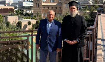 Κώστας Καραμανλής: Στο "Ιωνικό Κέντρο" της ιεράς μητροπόλεως Νέας Ιωνίας, ξενάγηση από τον μητροπολίτη Γαβριήλ (Εικόνες)